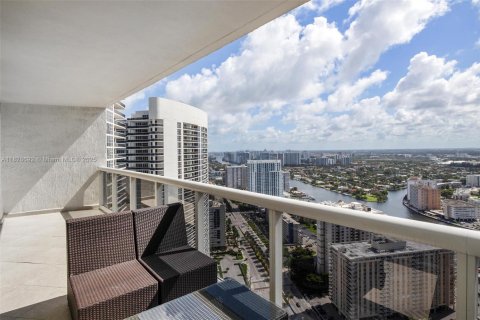 Condo in Hallandale Beach, Florida, 2 bedrooms  № 1888760 - photo 22