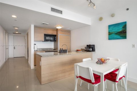 Condo in Hallandale Beach, Florida, 2 bedrooms  № 1888760 - photo 6