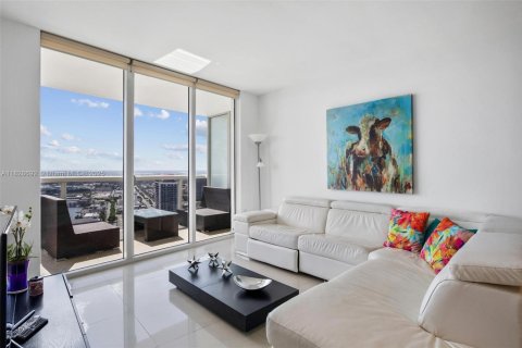 Condo in Hallandale Beach, Florida, 2 bedrooms  № 1888760 - photo 2
