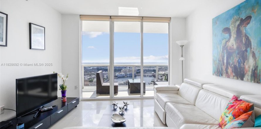 Condo in Hallandale Beach, Florida, 2 bedrooms № 1888760