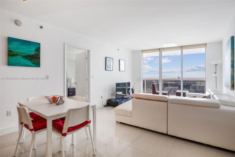 Condo in Hallandale Beach, Florida, 2 bedrooms  № 1888760 - photo 5