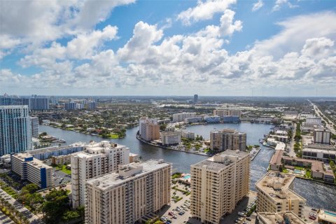 Condo in Hallandale Beach, Florida, 2 bedrooms  № 1888760 - photo 20