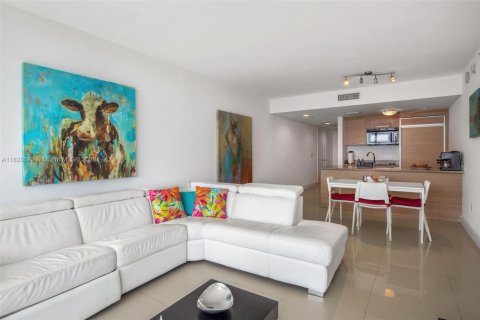 Condo in Hallandale Beach, Florida, 2 bedrooms  № 1888760 - photo 4