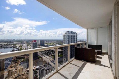 Condo in Hallandale Beach, Florida, 2 bedrooms  № 1888760 - photo 21