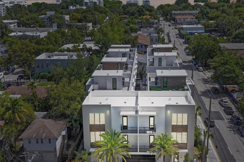 Townhouse in Miami, Florida 3 bedrooms № 1975886 - photo 21