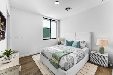 Townhouse in Miami, Florida 3 bedrooms № 1975886 - photo 9