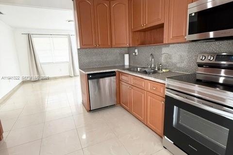 Casa en alquiler en Dania Beach, Florida, 3 dormitorios, 84.54 m2 № 1998565 - foto 8