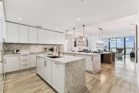 Copropriété à louer à Tampa, Floride: 3 chambres, 223.34 m2 № 1881421 - photo 13