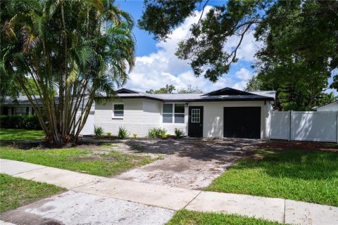 House in Seminole, Florida 3 bedrooms, 93 sq.m. № 2353324