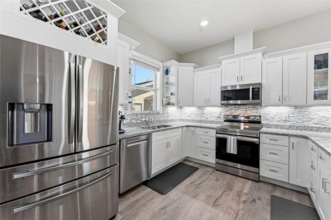 Villa ou maison à vendre à Tampa, Floride: 3 chambres, 198.63 m2 № 2137931 - photo 12