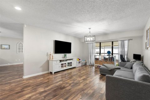 Casa en venta en Tampa, Florida, 3 dormitorios, 145.76 m2 № 2383926 - foto 3