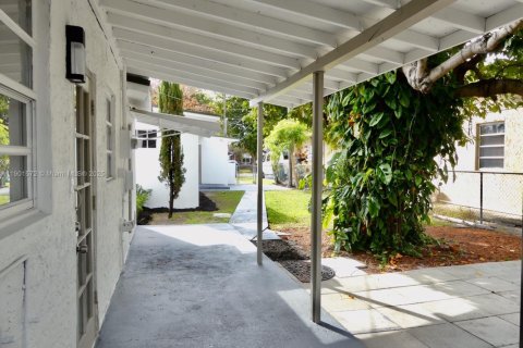 Casa en alquiler en Miami, Florida, 3 dormitorios, 119.75 m2 № 1953191 - foto 3