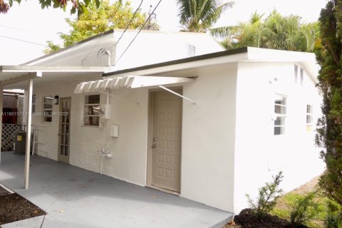 Casa en alquiler en Miami, Florida, 3 dormitorios, 119.75 m2 № 1953191 - foto 2