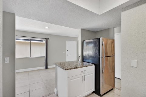 House in Winter Springs, Florida 3 bedrooms, 120.59 sq.m. № 2305953 - photo 25