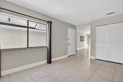 House in Winter Springs, Florida 3 bedrooms, 120.59 sq.m. № 2305953 - photo 15