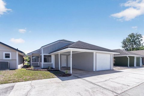 House in Winter Springs, Florida 3 bedrooms, 120.59 sq.m. № 2305953 - photo 17