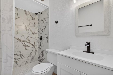 House in Winter Springs, Florida 3 bedrooms, 120.59 sq.m. № 2305953 - photo 4