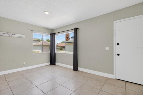 House in Winter Springs, Florida 3 bedrooms, 120.59 sq.m. № 2305953 - photo 16