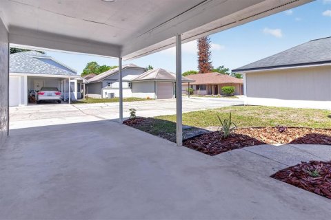House in Winter Springs, Florida 3 bedrooms, 120.59 sq.m. № 2305953 - photo 11