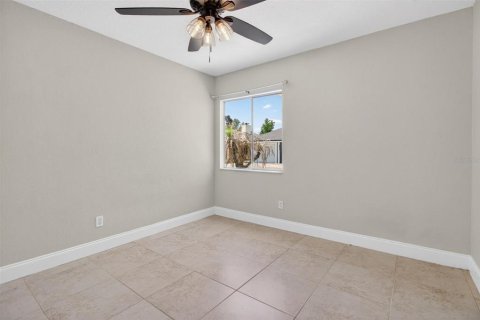 House in Winter Springs, Florida 3 bedrooms, 120.59 sq.m. № 2305953 - photo 29