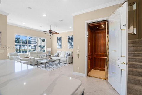 Condo in Jensen Beach, Florida, 4 bedrooms  № 1948516 - photo 20