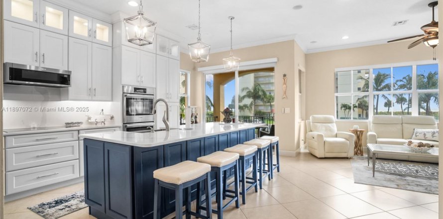 Condo in Jensen Beach, Florida, 4 bedrooms  № 1948516