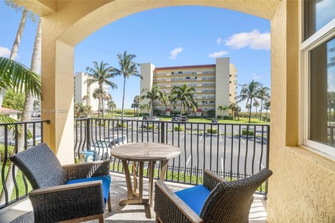 Condo in Jensen Beach, Florida, 4 bedrooms  № 1948516 - photo 17