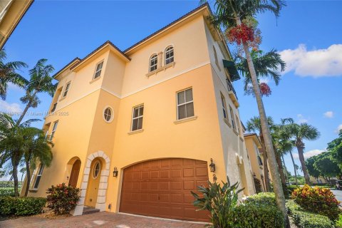 Condo in Jensen Beach, Florida, 4 bedrooms  № 1948516 - photo 3