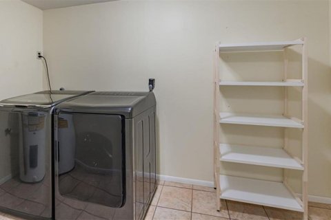 House in Zephyrhills, Florida 3 bedrooms, 125.14 sq.m. № 1876696 - photo 14