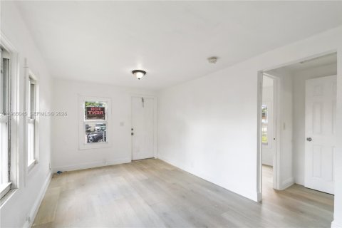 Casa en alquiler en Miami, Florida, 1 dormitorio № 2026372 - foto 6