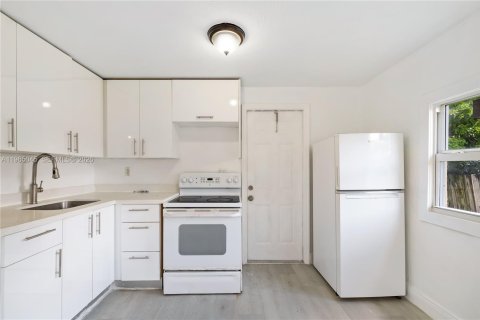 Casa en alquiler en Miami, Florida, 1 dormitorio № 2026372 - foto 4