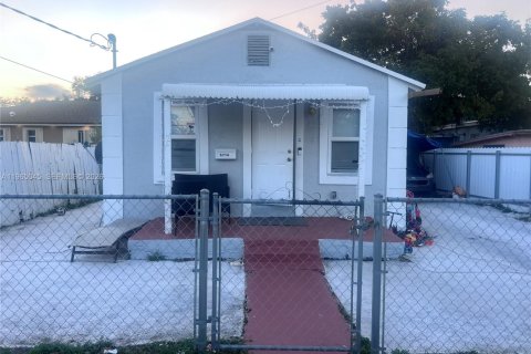 Casa en Miami, Florida 1 dormitorio № 2026372