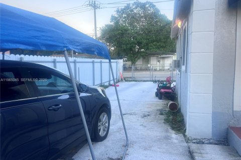 Casa en alquiler en Miami, Florida, 1 dormitorio № 2026372 - foto 11