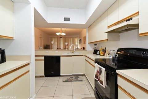 Condo in Coral Springs, Florida, 2 bedrooms  № 2194513 - photo 6