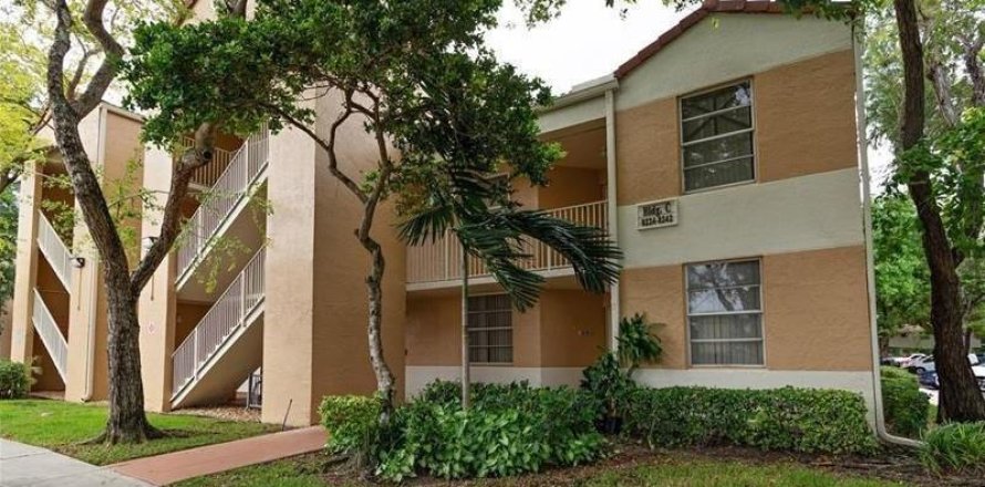 Condo in Coral Springs, Florida, 2 bedrooms  № 2194513