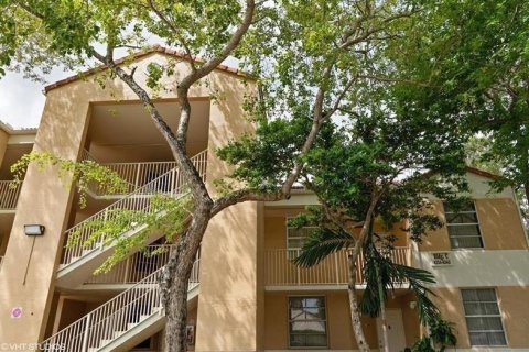 Condo in Coral Springs, Florida, 2 bedrooms  № 2194513 - photo 2