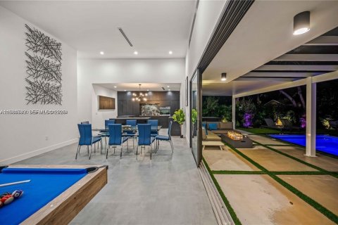 House in Miami, Florida 5 bedrooms, 184.5 sq.m. № 2042999 - photo 19