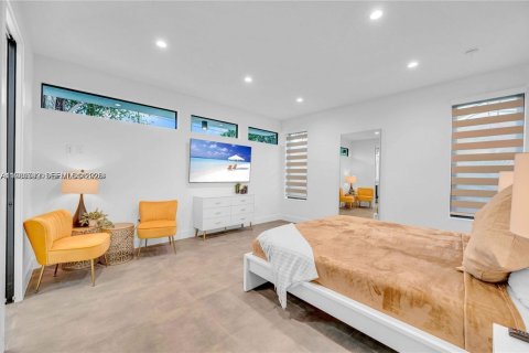 House in Miami, Florida 5 bedrooms, 184.5 sq.m. № 2042999 - photo 13