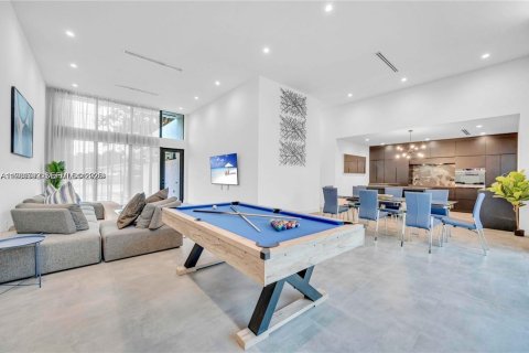 House in Miami, Florida 5 bedrooms, 184.5 sq.m. № 2042999 - photo 8