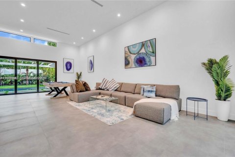 House in Miami, Florida 5 bedrooms, 184.5 sq.m. № 2042999 - photo 4