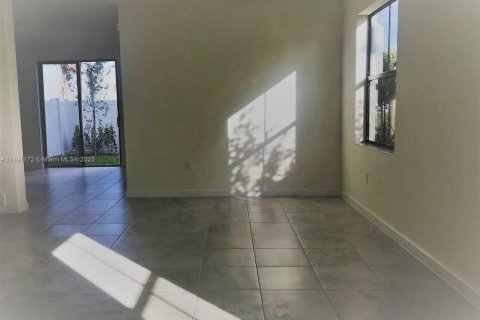 Снять в аренду таунхаус в Хайалиа, Флорида 3 спальни, 152.73м2, № 2021510 - фото 4