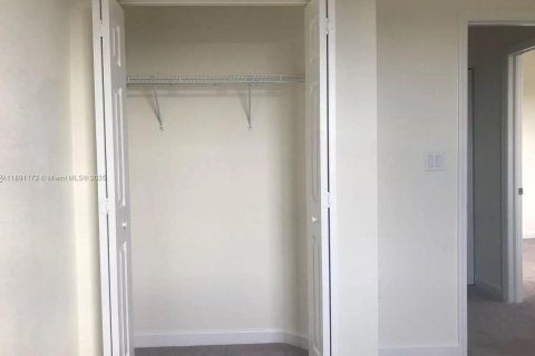 Снять в аренду таунхаус в Хайалиа, Флорида 3 спальни, 152.73м2, № 2021510 - фото 8