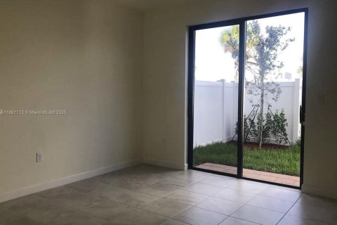 Снять в аренду таунхаус в Хайалиа, Флорида 3 спальни, 152.73м2, № 2021510 - фото 5