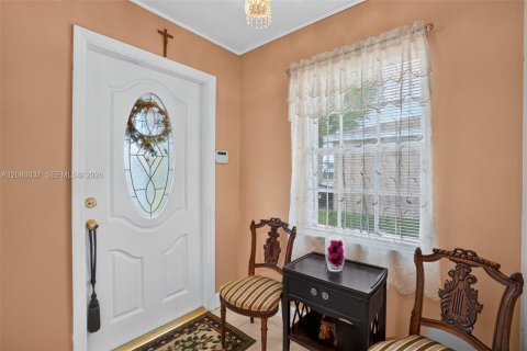 House in Miami, Florida 3 bedrooms, 131.92 sq.m. № 2336626 - photo 5