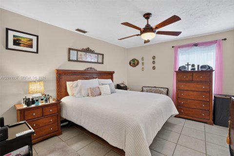 House in Miami, Florida 3 bedrooms, 131.92 sq.m. № 2336626 - photo 27