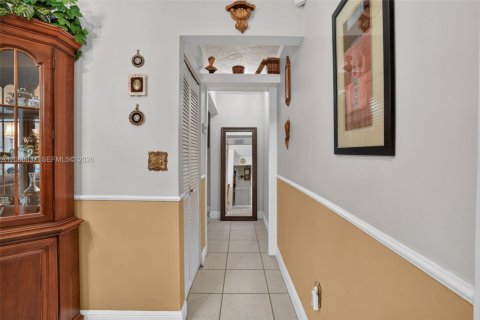 House in Miami, Florida 3 bedrooms, 131.92 sq.m. № 2336626 - photo 26