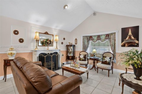 House in Miami, Florida 3 bedrooms, 131.92 sq.m. № 2336626 - photo 7