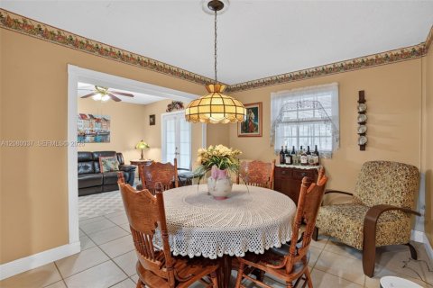 House in Miami, Florida 3 bedrooms, 131.92 sq.m. № 2336626 - photo 17