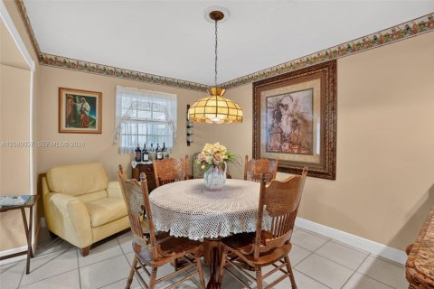 House in Miami, Florida 3 bedrooms, 131.92 sq.m. № 2336626 - photo 16