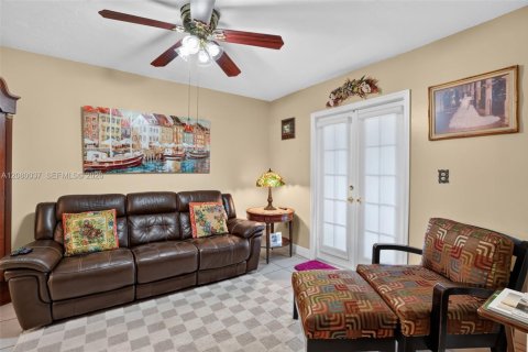 House in Miami, Florida 3 bedrooms, 131.92 sq.m. № 2336626 - photo 15